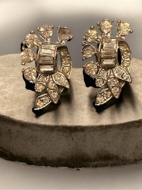Vintage rhinestone Cluster Clip-On Earrings in Silver Tone